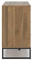 Deanlow Bedroom Package