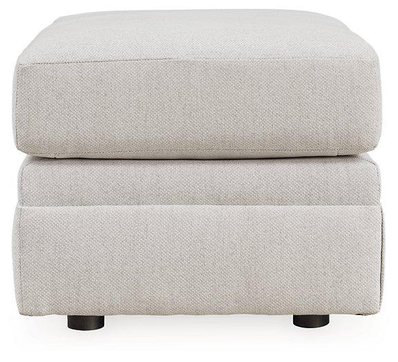 Maitelynn Ottoman